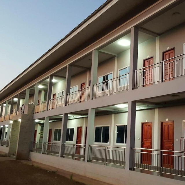 サチャイ アパートメント