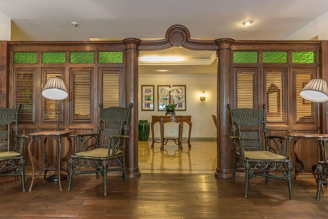 アット 21 サラデーン