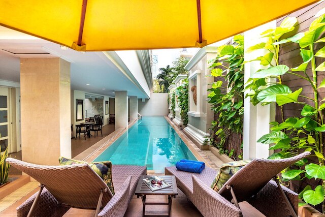 アット 21 サラデーン