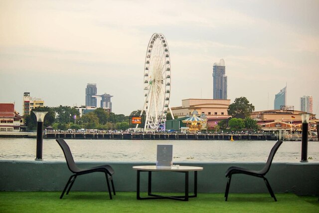 アナンドプラ リバーサイド ホテル