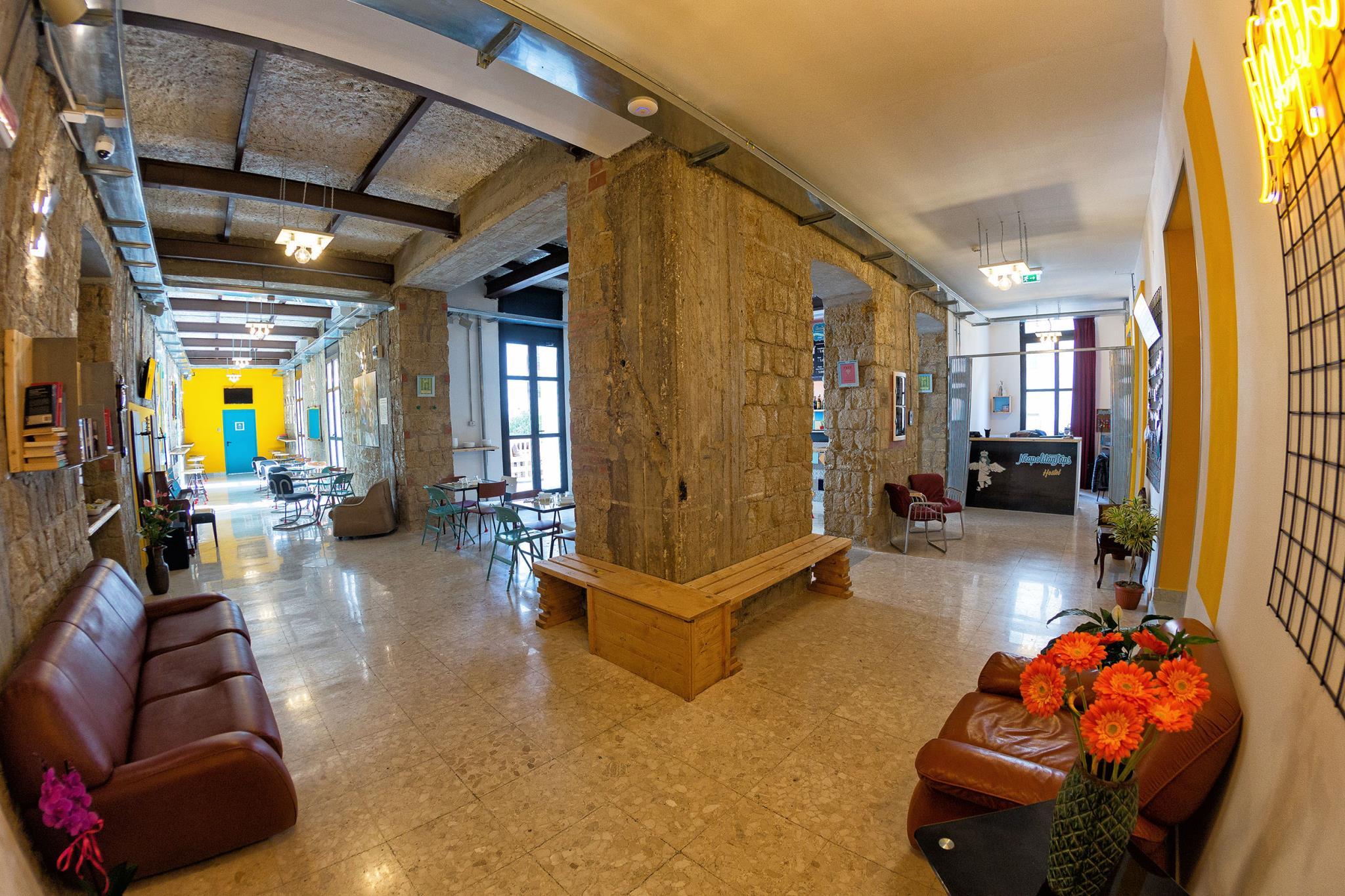 ナポリタントリップス ホステル アンド バー