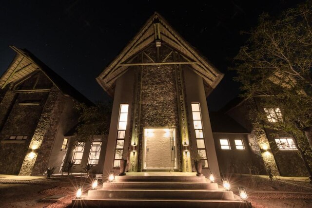 エカヤ ブッシュ ヴィラ