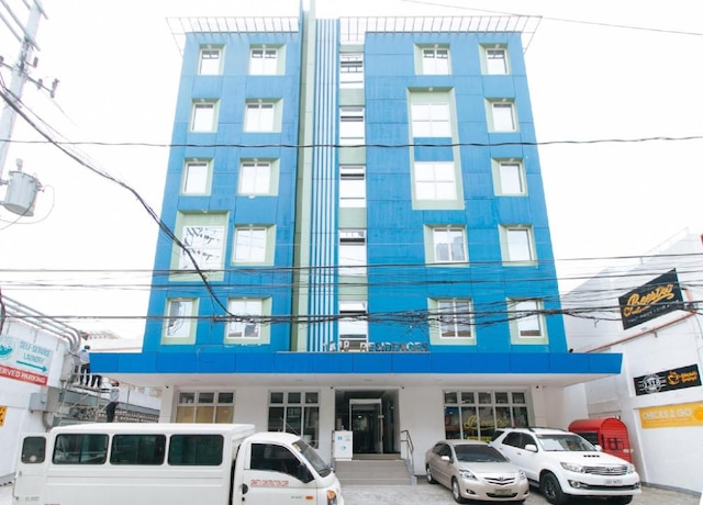 コレクション O メトロ マニラ ニア ユニバーシティ ベルト フォーマリー 1318 レジデンス