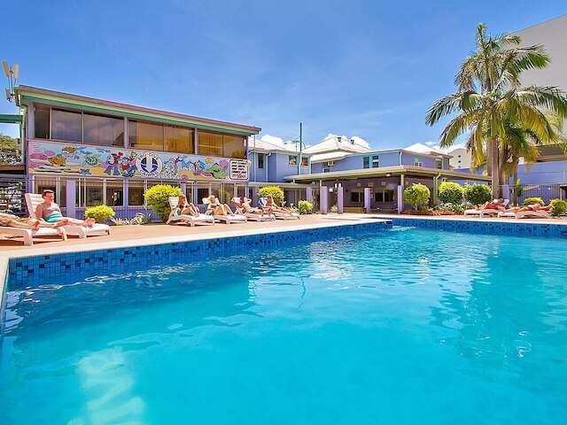 キャラベラ バックパッカーズ