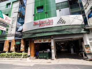 テン スターズ ホテル プラトゥーナム