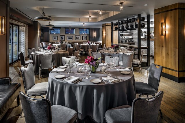 ホテル AKA バック ベイ