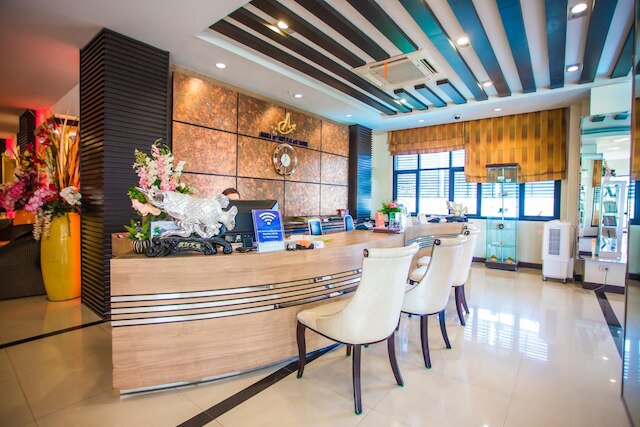 アヤラ グランド パレス ホテル