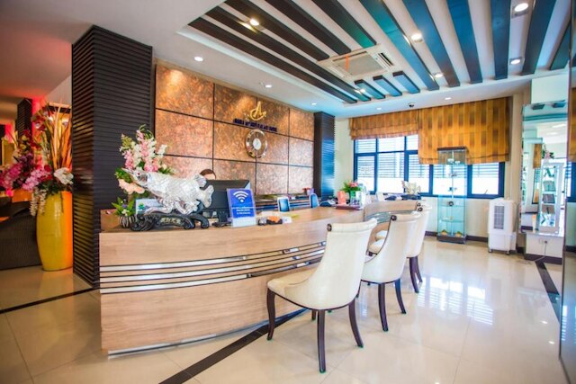 アヤラ グランド パレス ホテル