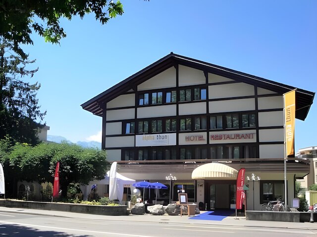アルファ トゥーン