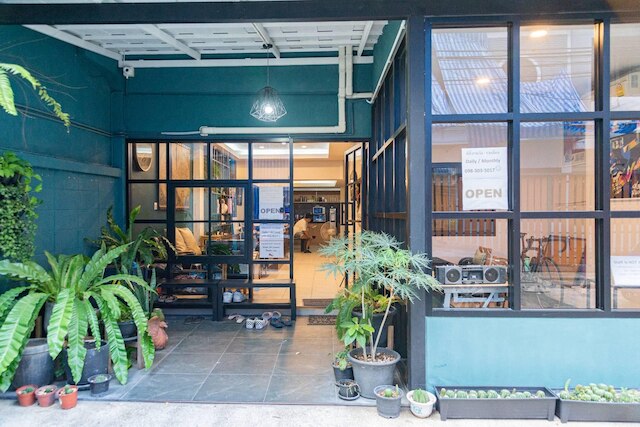 アソーク モントリ ホステル