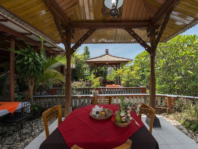 スワスティカバンガローズ