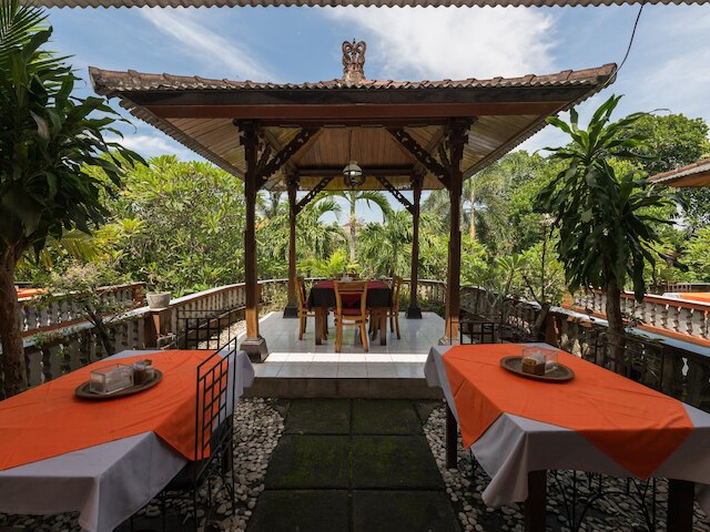 スワスティカバンガローズ