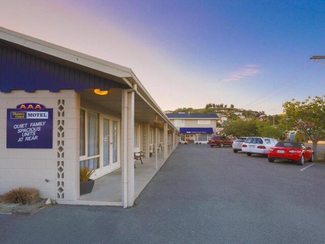 AAA テムズ コート モーテル