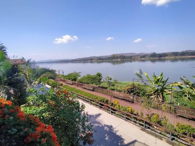 トンコン ゲストハウス アンド レストラン