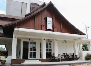 OYO 289 ラック スワン ブティック