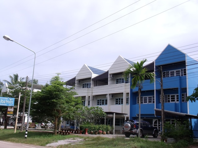 Albatross Guesthouse Thungwualaen Beach