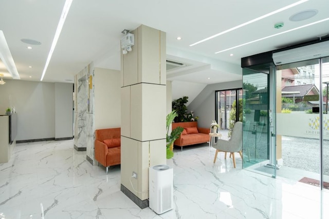 ザ リスキー ホテル アット バンフラット ステーション シャア