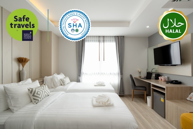 ザ リスキー ホテル アット バンフラット ステーション シャア