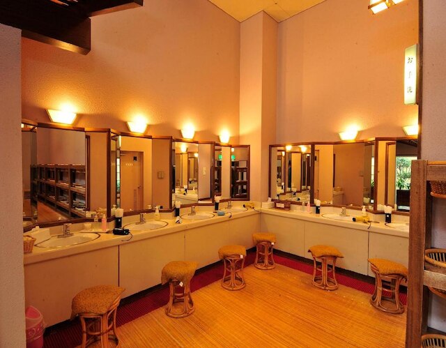 にっしょうかん新館 梅松鶴