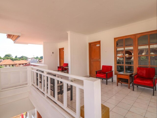 OYO 1384 プラウ バリ ホテル