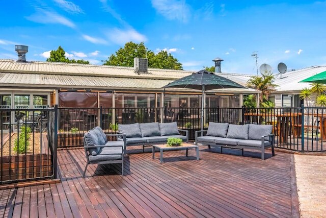 ポエナモ ホテル