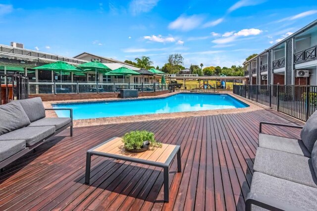 ポエナモ ホテル