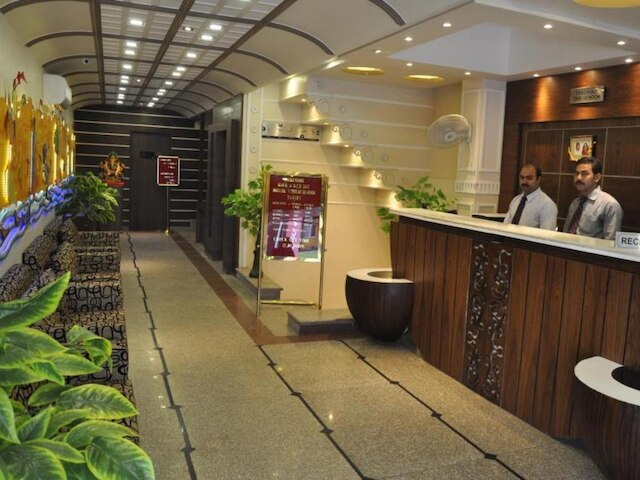 ホテル ヴィブハヴ ハーシュ