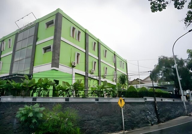 ホテル チェマラ ヒジャウ