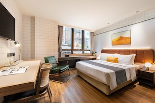 ダッシュ リビング オン ハリウッド