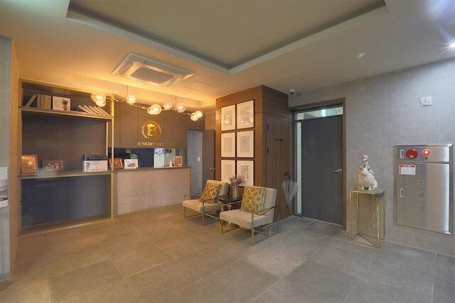 Ulsan Seongnamdong Brown Dot