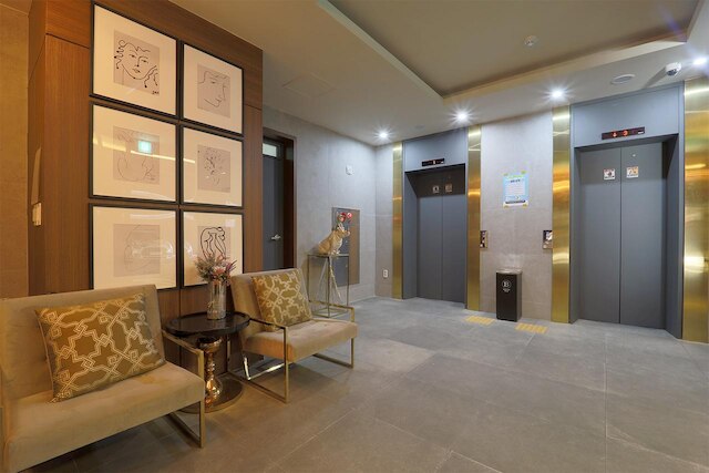 Ulsan Seongnamdong Brown Dot