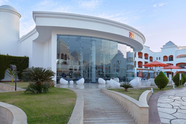 ナアマ ウェイブス  ホテル