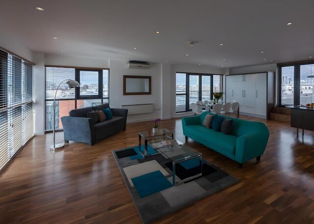 ベース サービスド アパートメンツ - デューク ストリート