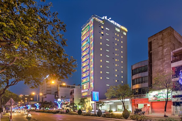 ラベンダー リバーサイド ホテル