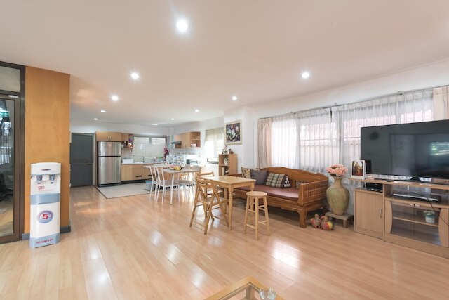 バーンス ホステル