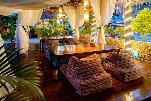 クク バー ホテル アンド レストラン