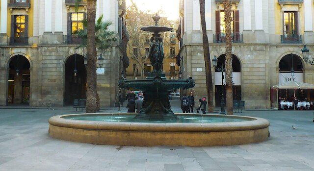 ホスタル ドラサネス