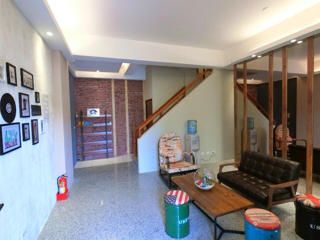 テン ミニッツ トゥ ゴー (十分有去民宿)