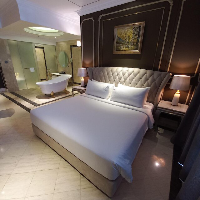 グランド エスカ ホテル アンド レジデンシズ - チセ チルティフィド