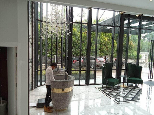 グランド エスカ ホテル アンド レジデンシズ - チセ チルティフィド