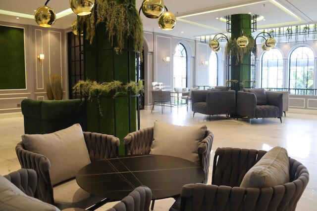 グランド エスカ ホテル アンド レジデンシズ - チセ チルティフィド