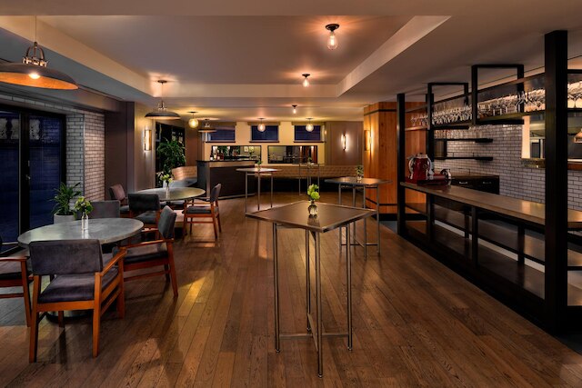 ホテル AKA バック ベイ