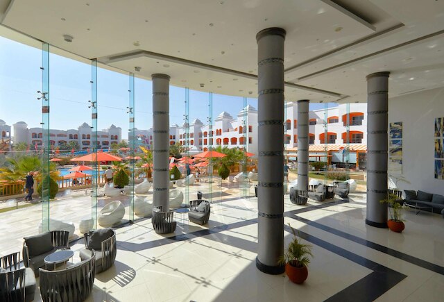 ナアマ ウェイブス  ホテル