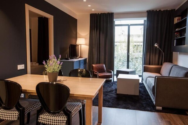 コスモ アパートメンツ コンセル デ セント