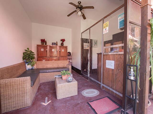 OYO 709 テレスフォラ ビーチ コテージ