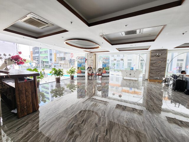 アレナア スター ホテル