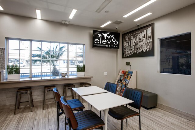 エレベイト ホテル ロサンゼルス LAX