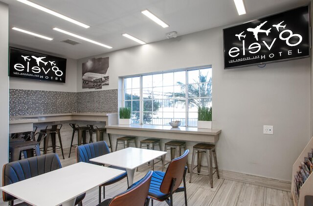 エレベイト ホテル ロサンゼルス LAX