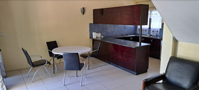 シャリニ ガーデン ホテル & アパートメンツ