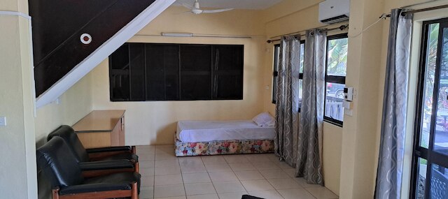 シャリニ ガーデン ホテル & アパートメンツ